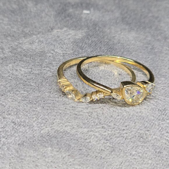 14K Yellow Gold Engagement Wedding Ring Set Moissanite EUC - Picture 5 of 6